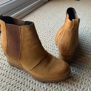 Sorel tan boots-6.5 great condition